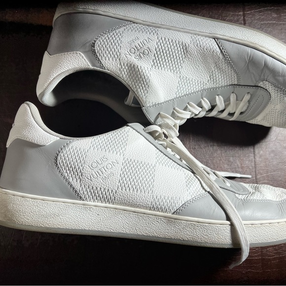 Louis Vuitton Rivoli
Damier Grey size 11 good condition as seen in lots of pics - Picture 9 of 16